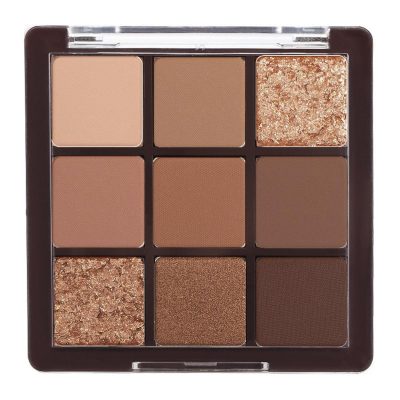 Matte nude eyeshadow palette with brown and neutral shades for natural makeup look